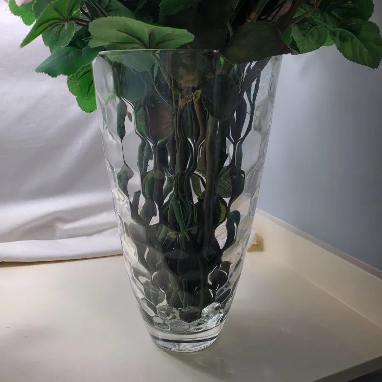Glass Vase with Artificial Flowers image indicator(3)