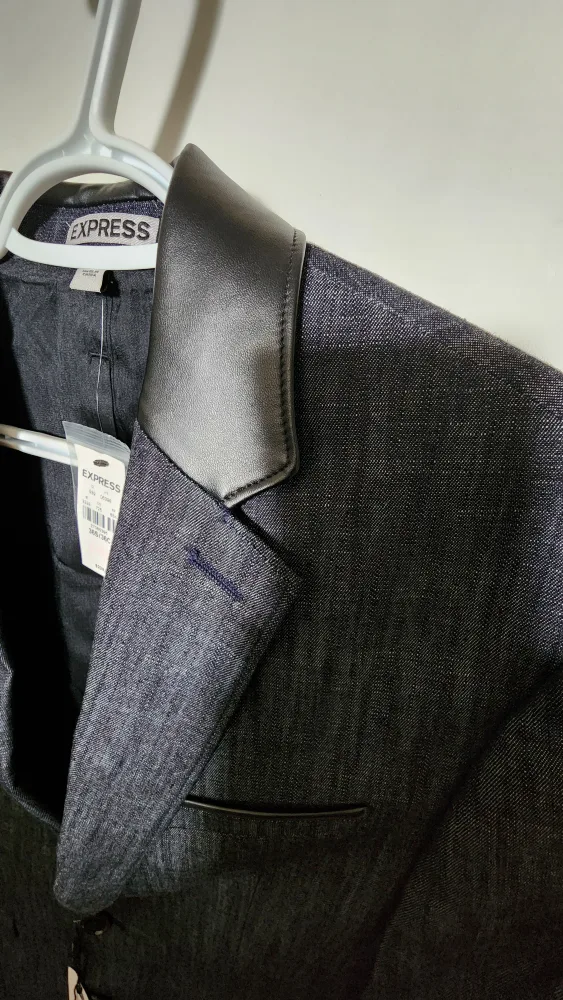 NEW WITH TAGS Express Mens 36S Photographer Fitted Black Blazer image indicator(7)