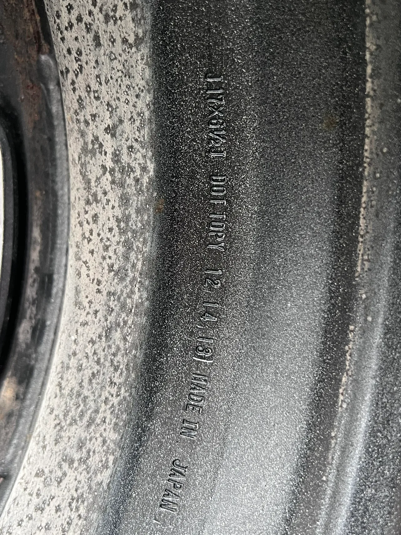 Used MICHELIN Winter Tires with rims 215/55R17 image indicator(9)