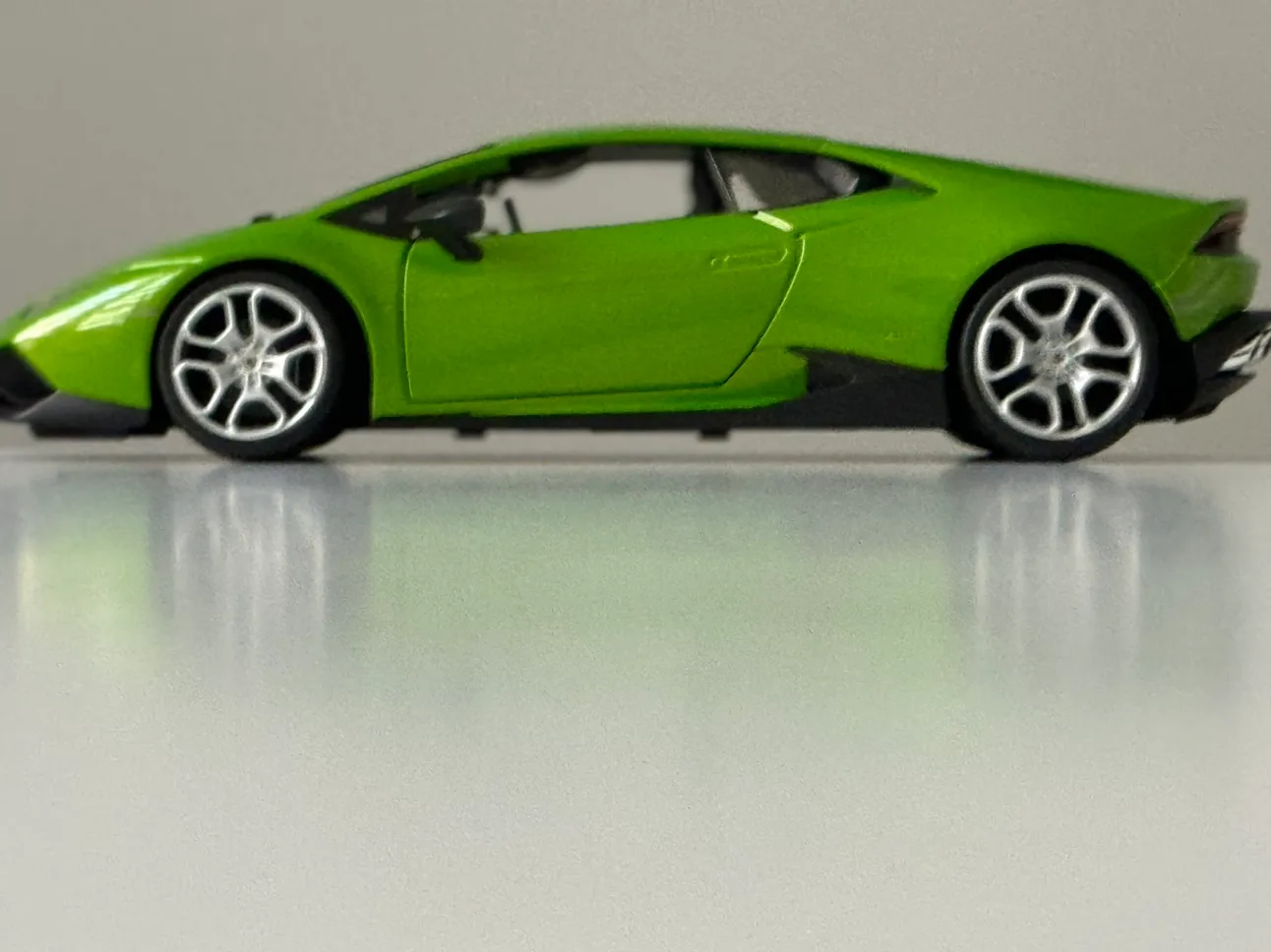 Lamborghini  Die-Cast Model Car image indicator(3)