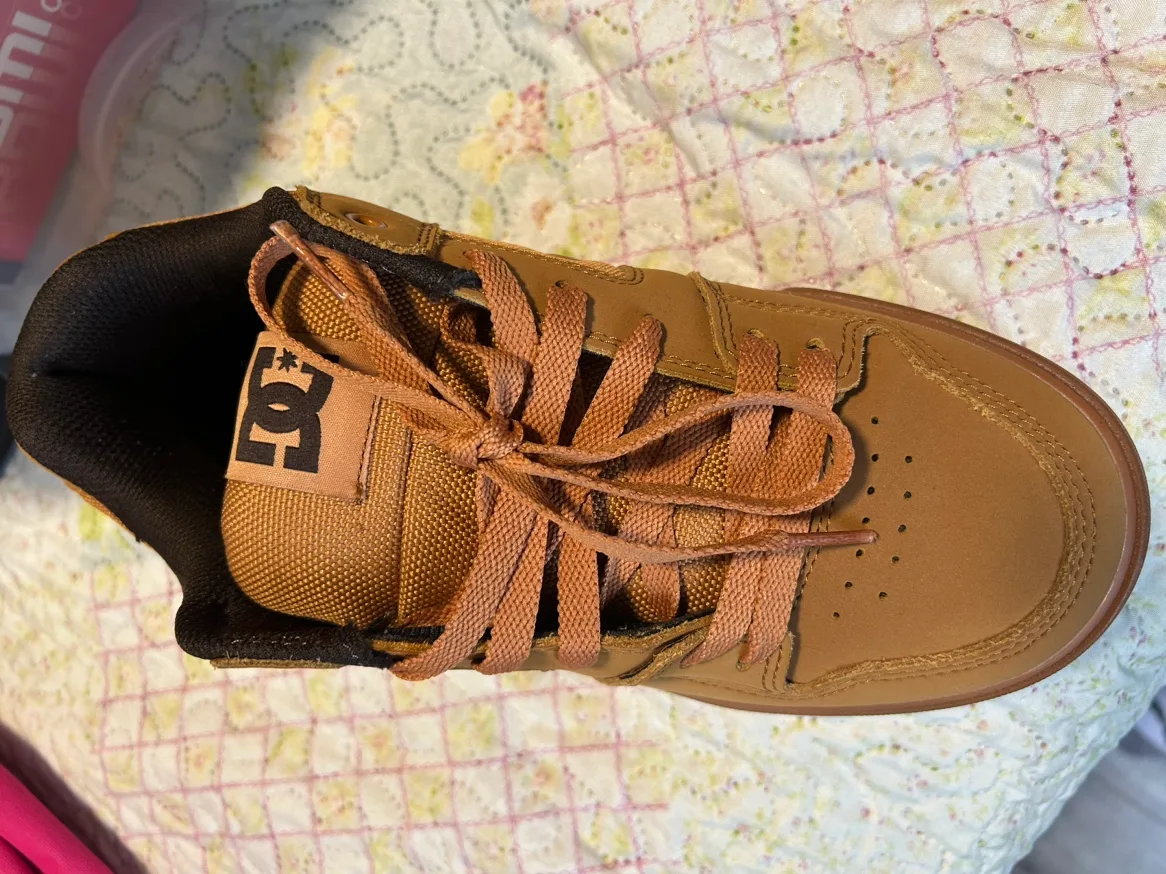 DC Shoes Size 8.5 image indicator(2)