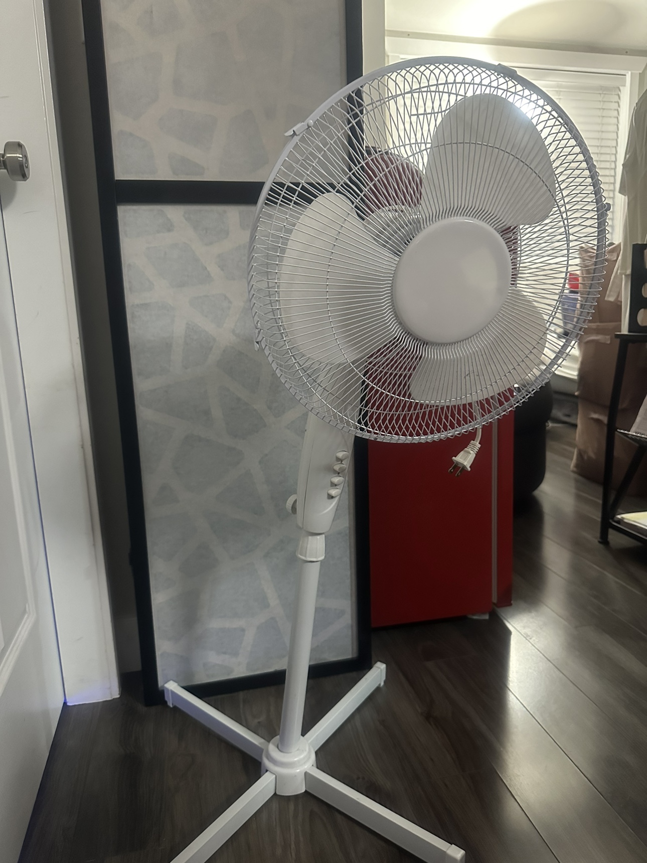 White Stand Up Fan