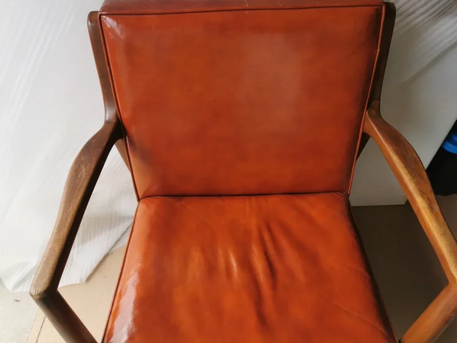 Moving sale - Leather Chair image indicator(4)