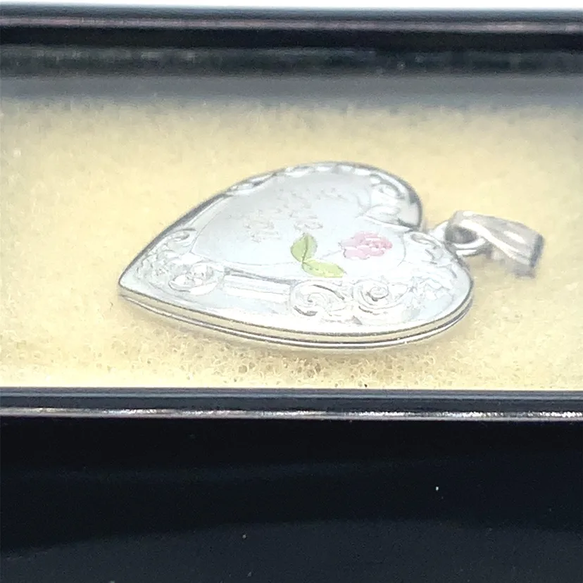 Silver “I love you” Heart Locket image indicator(4)