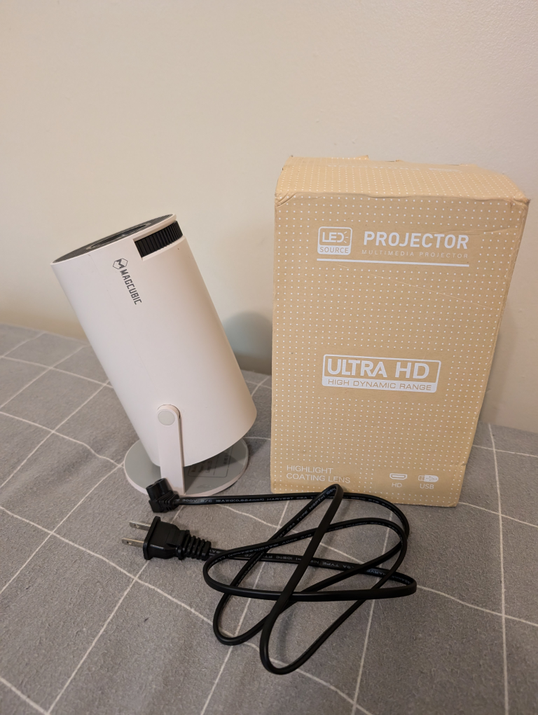 Magcubuc Projector