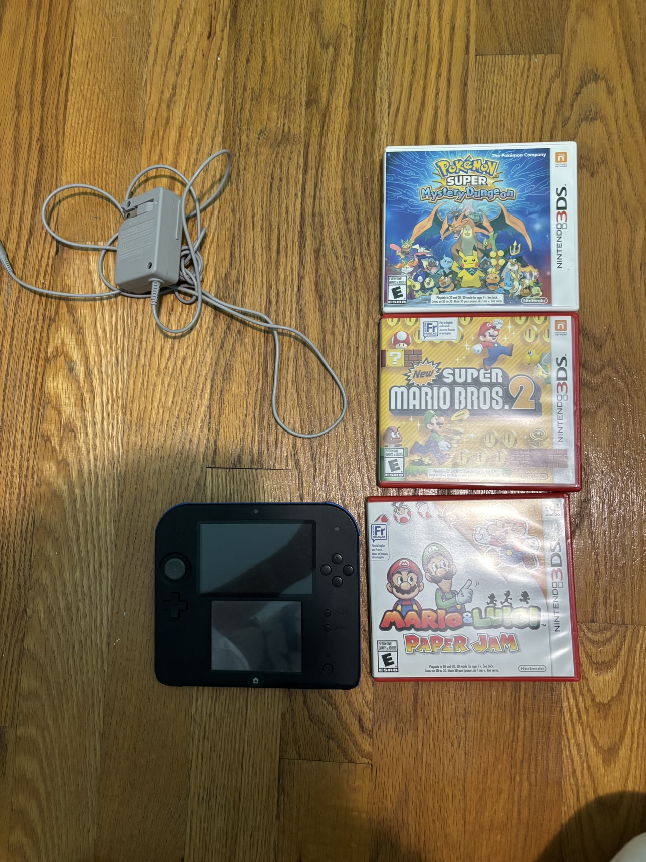 Nintendo 2DS with Charger and 3 Games