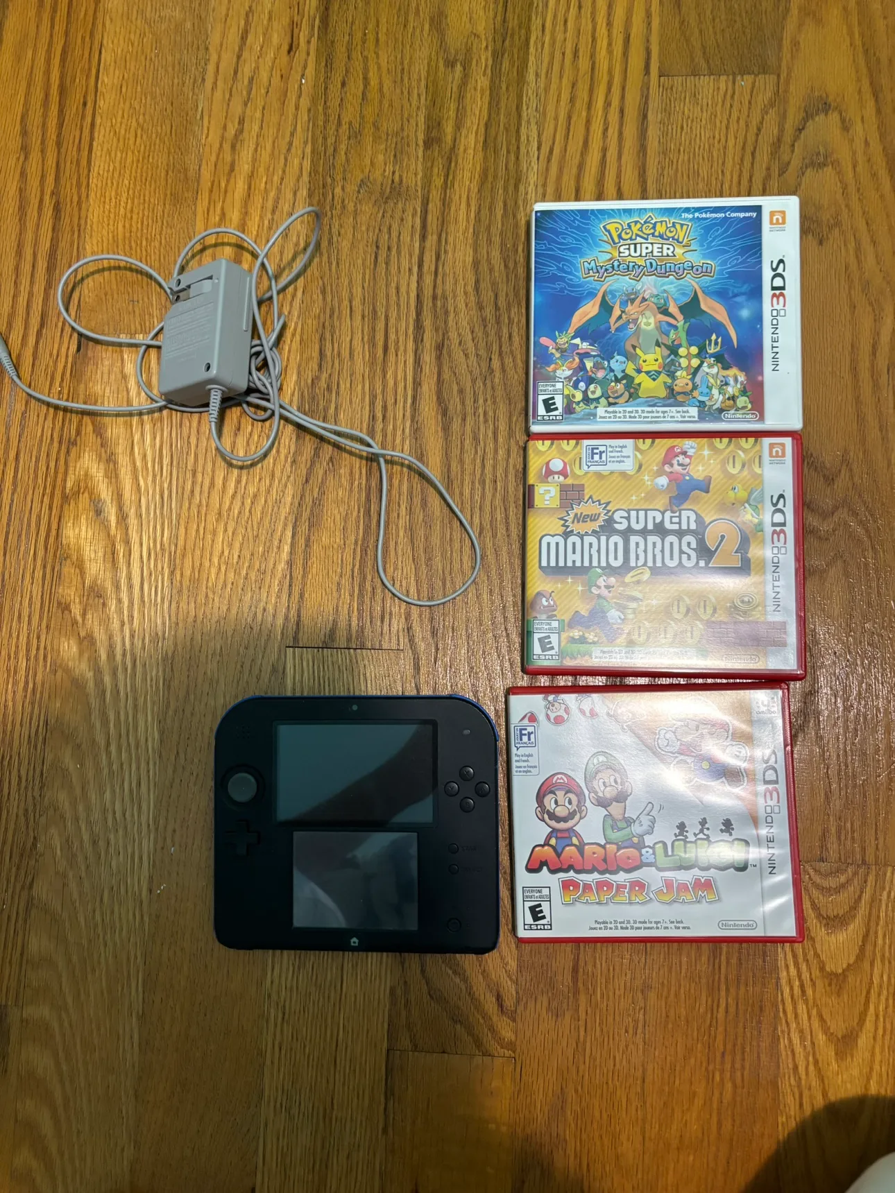 Nintendo 2DS with Charger and 3 Games thumbnail