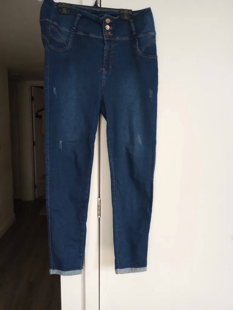 Women's Blue Jeans thumbnail