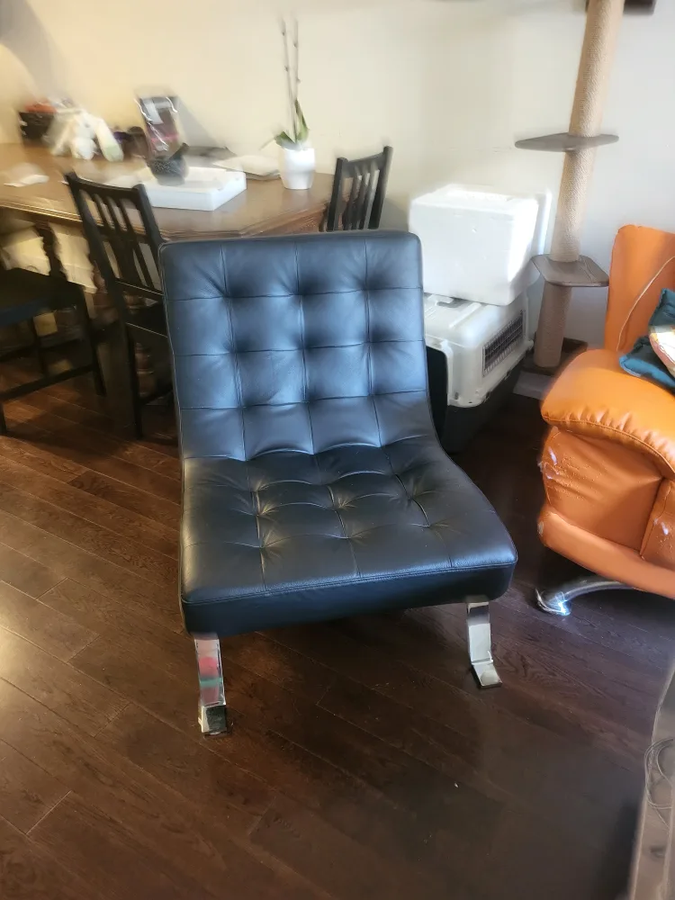 Black accent chair thumbnail