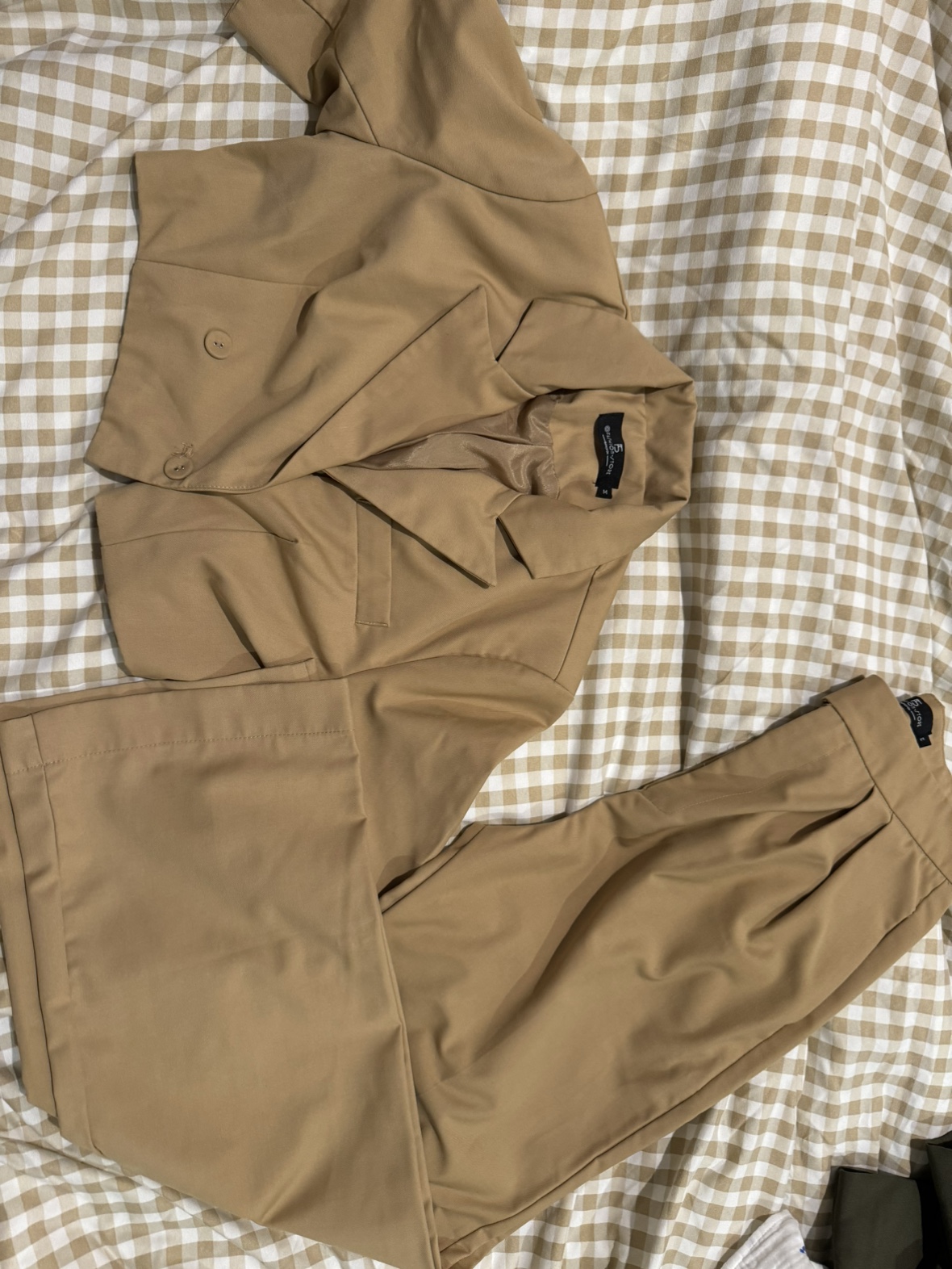 Set short sleeve blazer and pants in sand color