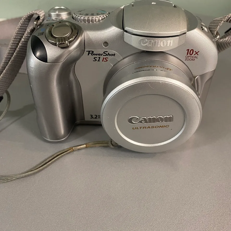 Canon PowerShot S1 IS Digital Camera 3.2 MP thumbnail