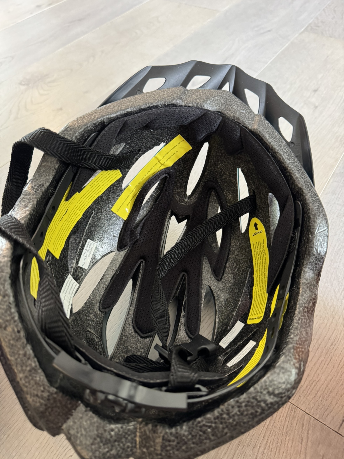 3 Bike Helmets $20@ - photo 5