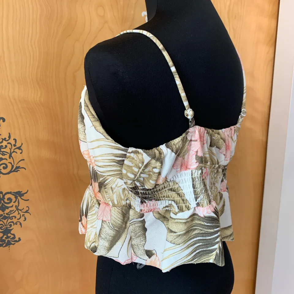 NEW Spaghetti Strap Crop Top image indicator(10)