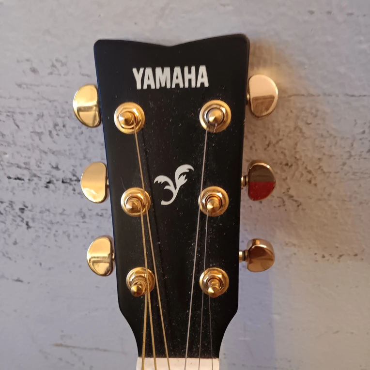 Yamaha Acoustic Guitar - photo 3