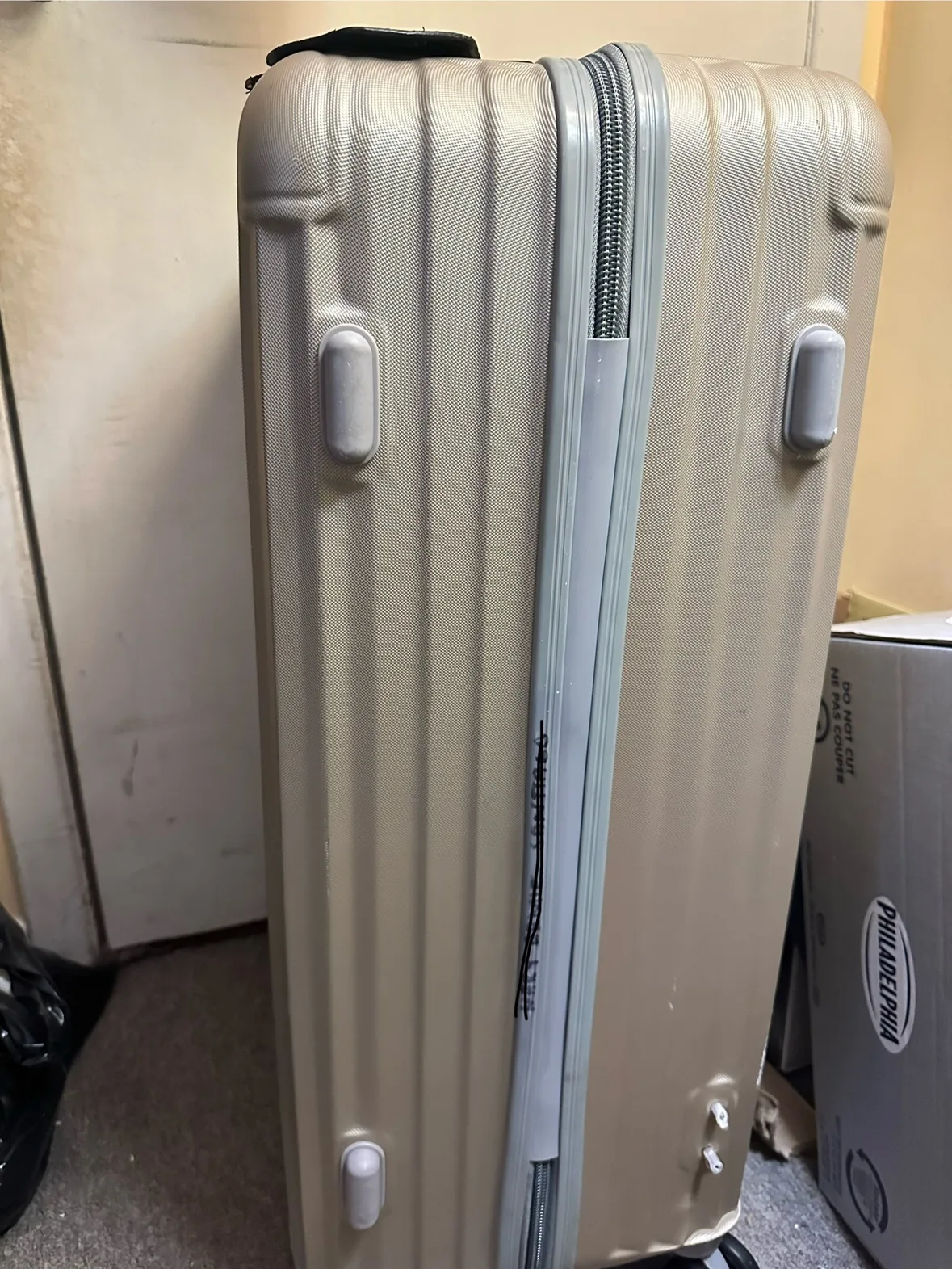 Hard Shell Suitcase image indicator(4)