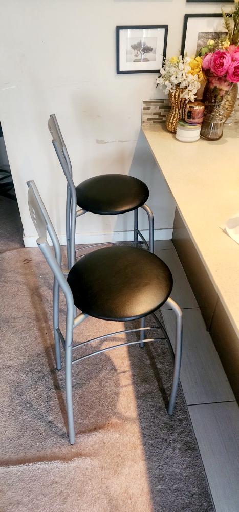 2 Bar Stools - photo 2