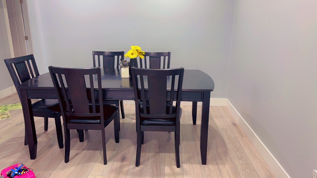 Extendable Dining Table and 6 Chairs - photo 3