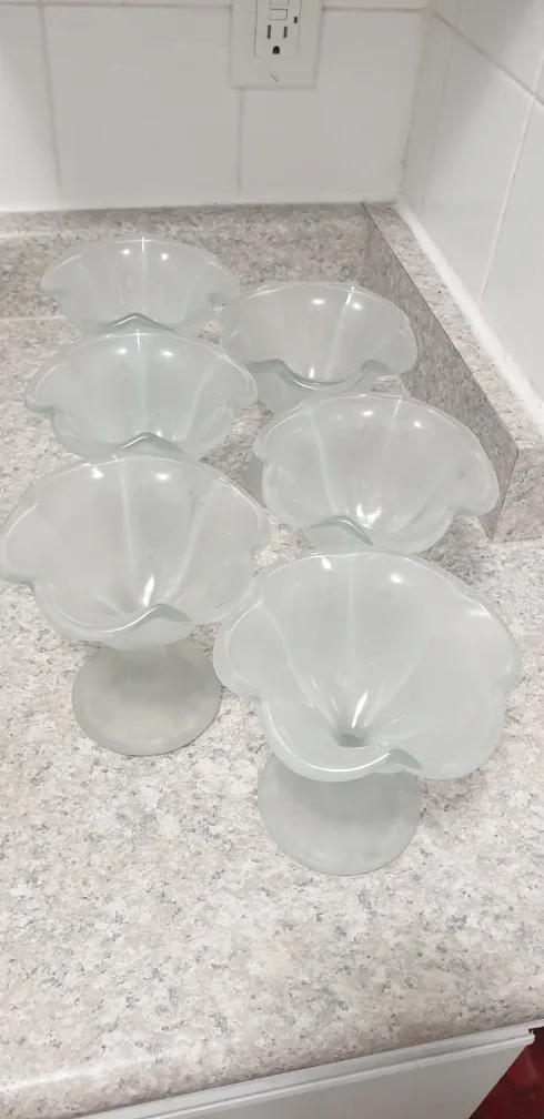Set of 6 Frosted Glass Sundae Dishes thumbnail