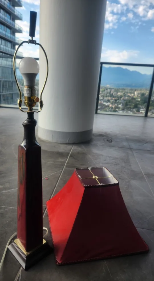 Burgundy Ceramic Table Lamp image indicator(2)