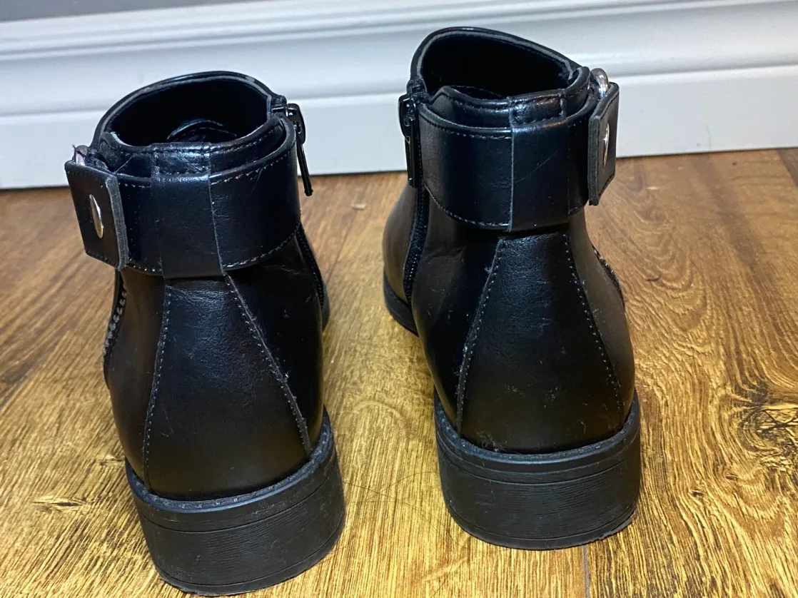 Joe Fresh Black Ankle Boots image indicator(2)