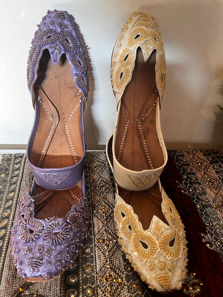 Sequin Beaded Cutwork Style Khussa - photo 2