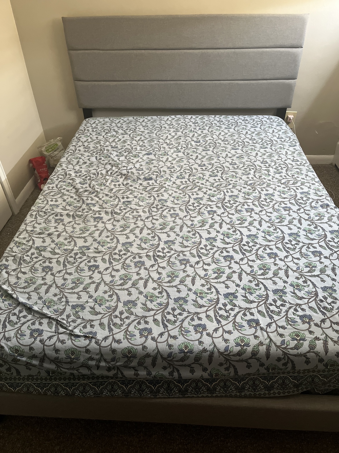 Queen Size Bed Frame+mattress