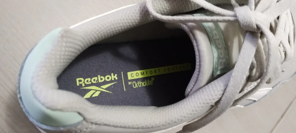 Reebok Women's Shoes - Size 8 image indicator(2)