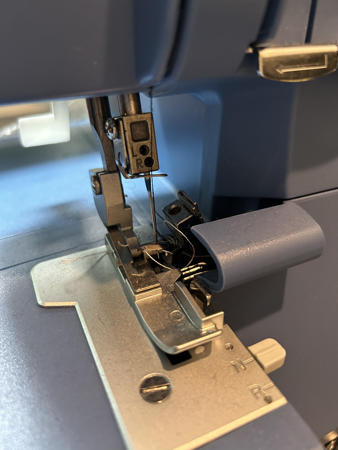 Singer Overlock/Serger Machine S0230 - photo 4
