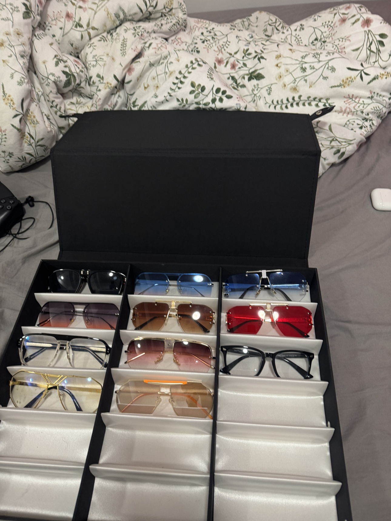Sunglasses organiser