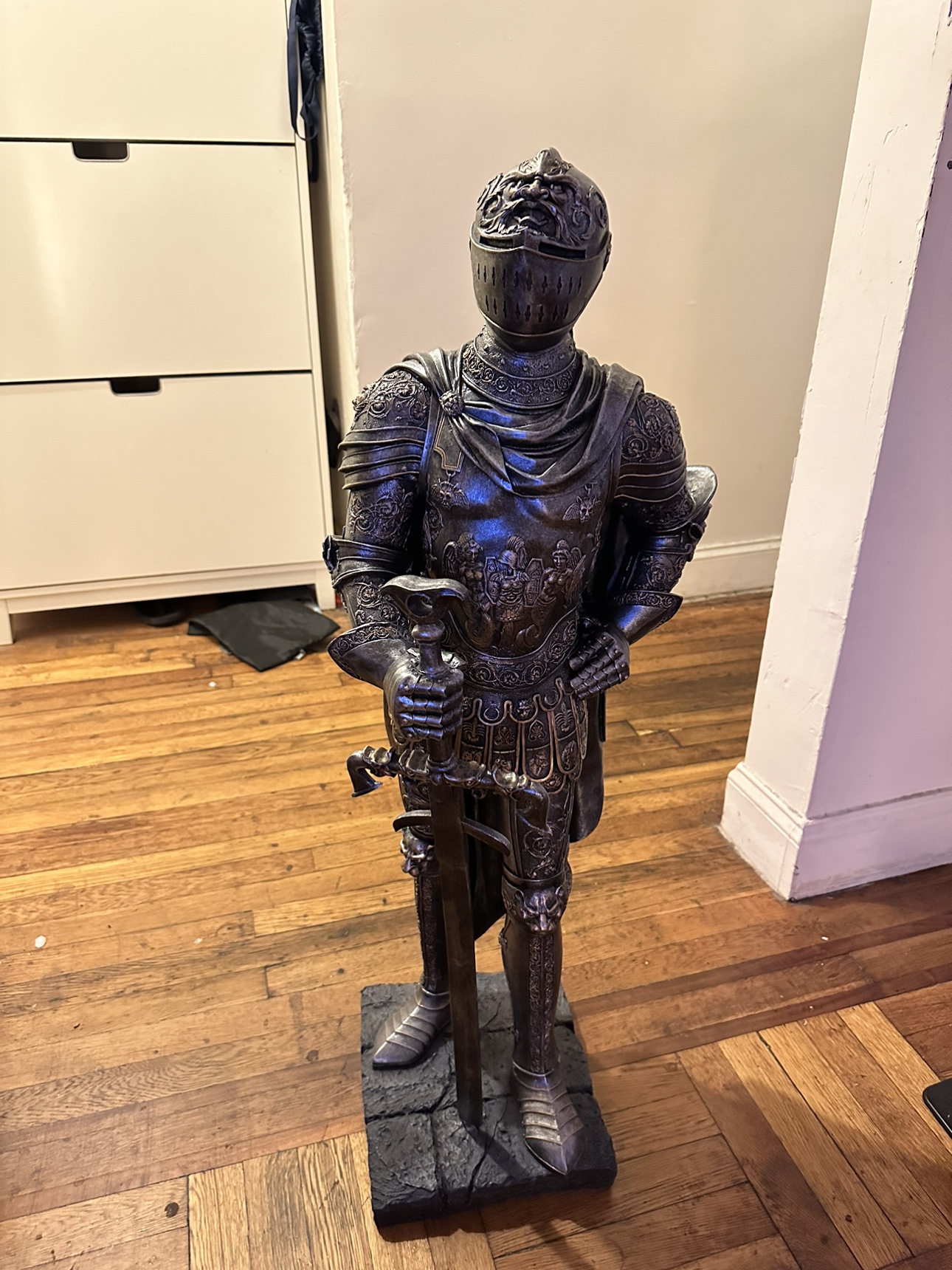 Knight The Kings Guard Statue - photo 2