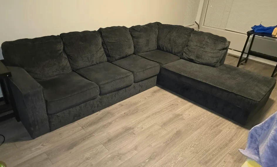 Grey Sectional Couch image indicator(2)
