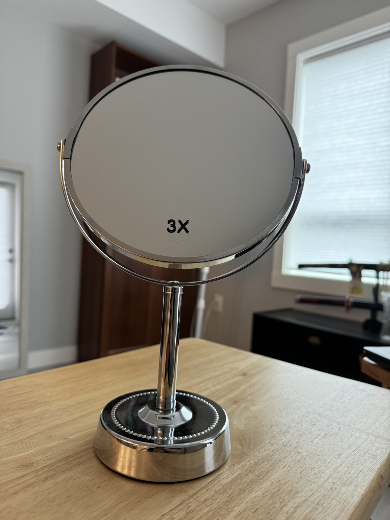 3X Magnifying Mirror - photo 3