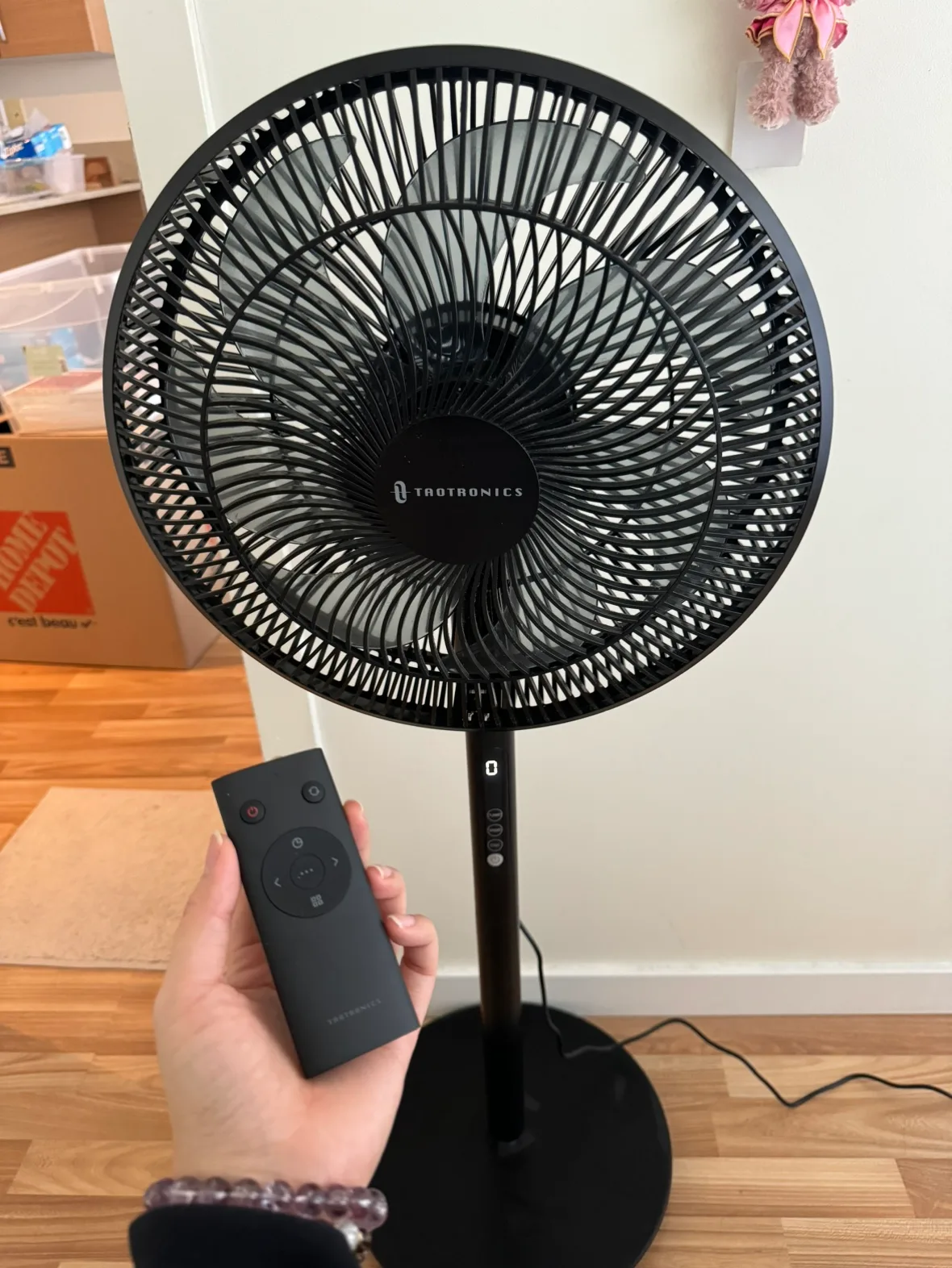 Taotronics Oscillating Standing Fan thumbnail