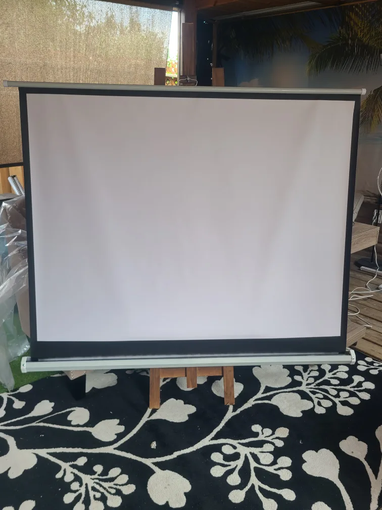 🇨🇦 72 inch screen + Free Home theatre bluetooth projector thumbnail