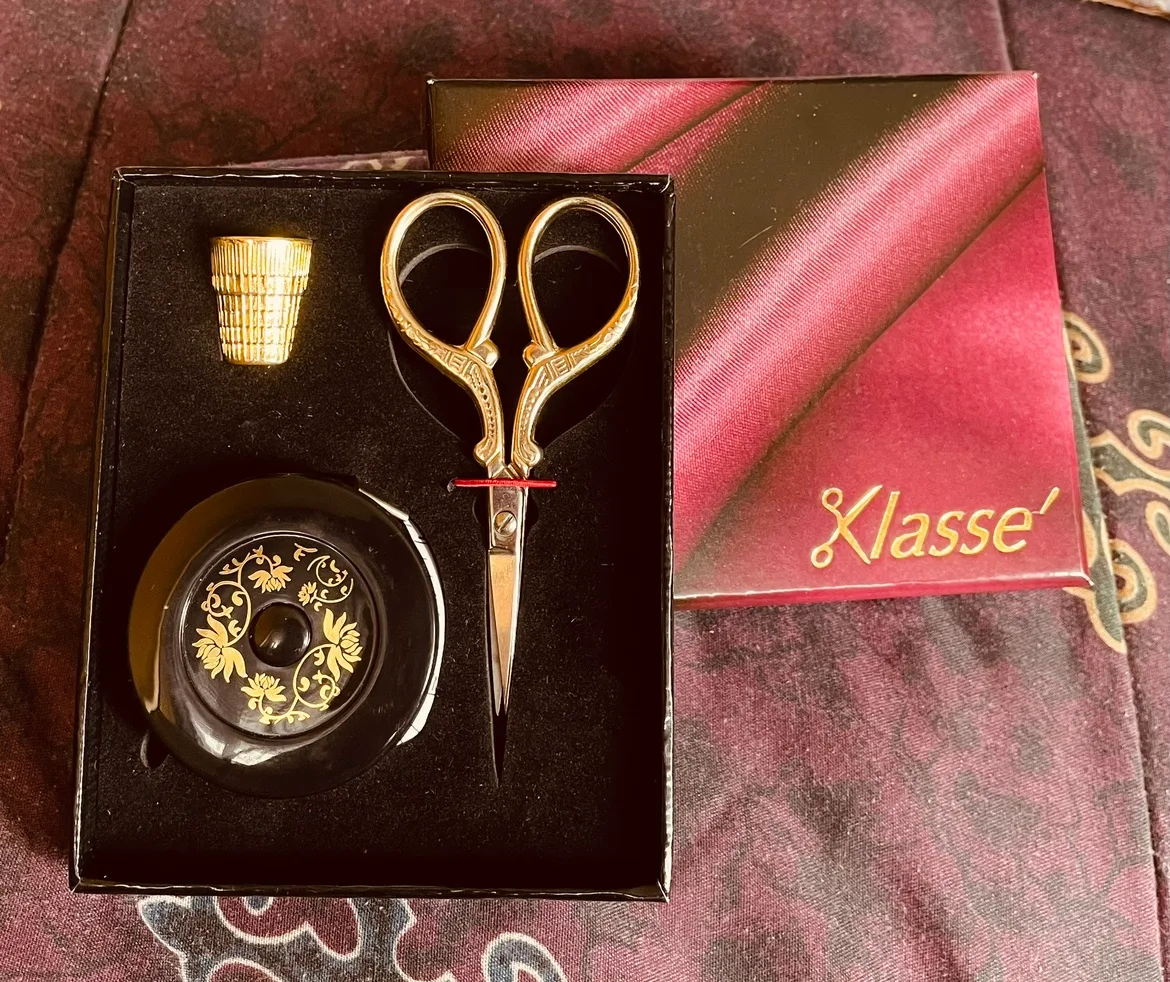 Klasse' Sewing Kit thumbnail