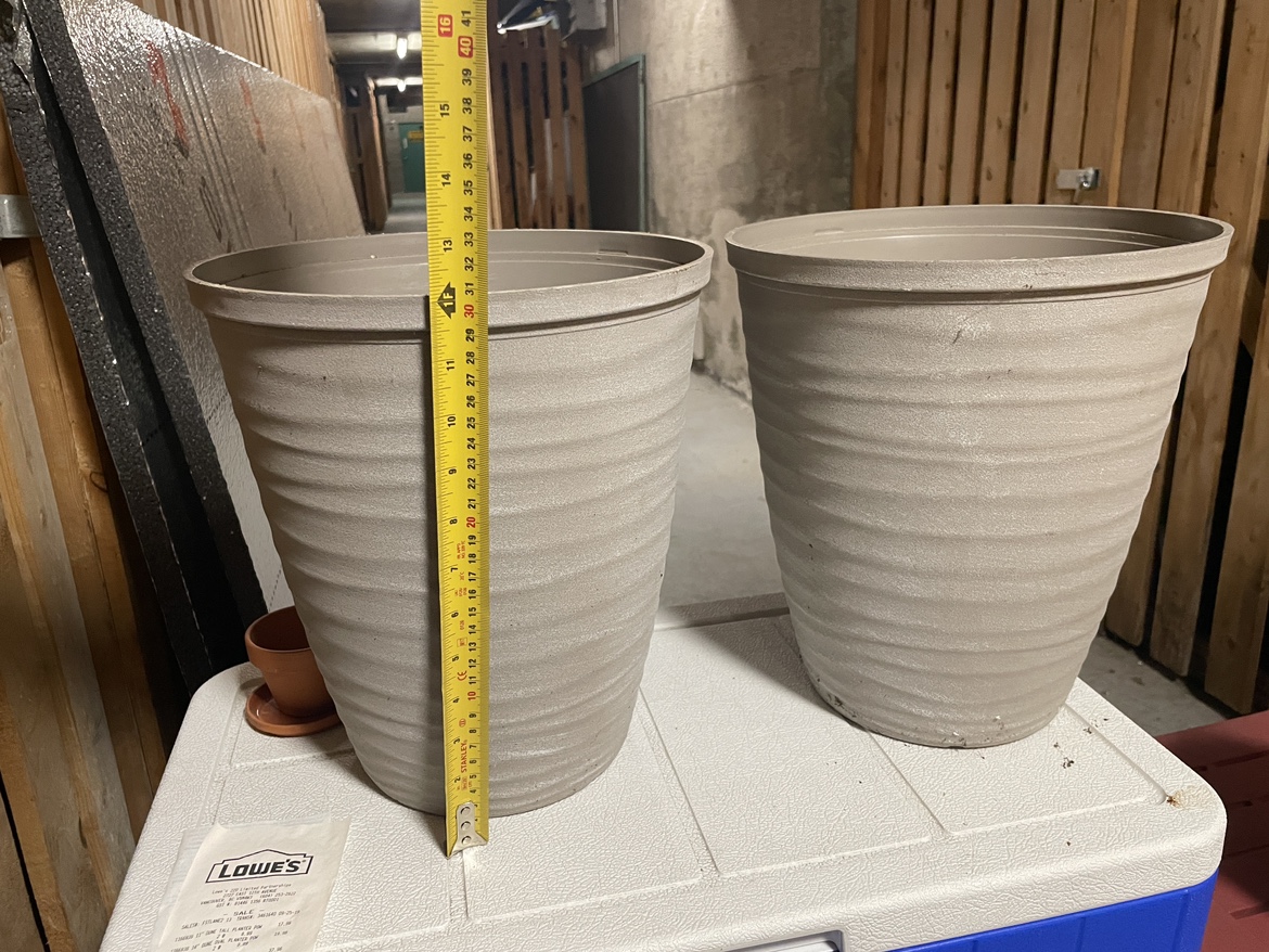 Various plastic garden pots - photo 2