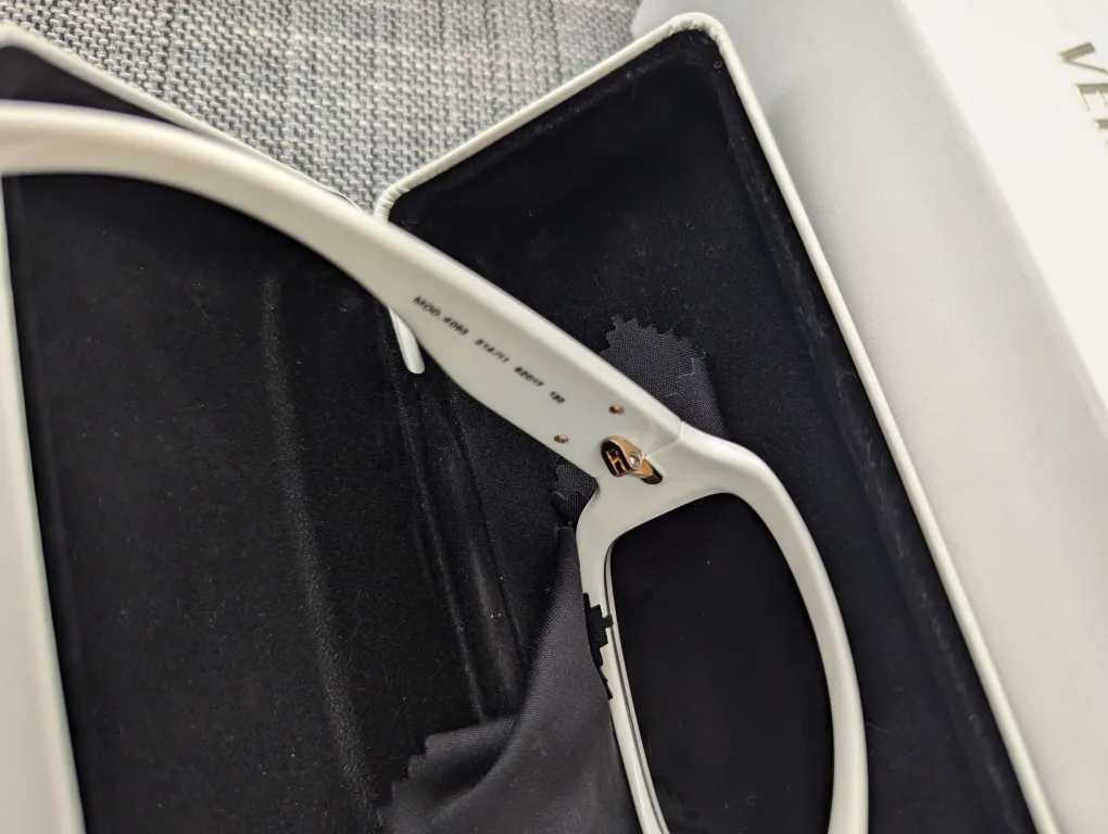 LIKE NEW Versace sunglasses image indicator(4)