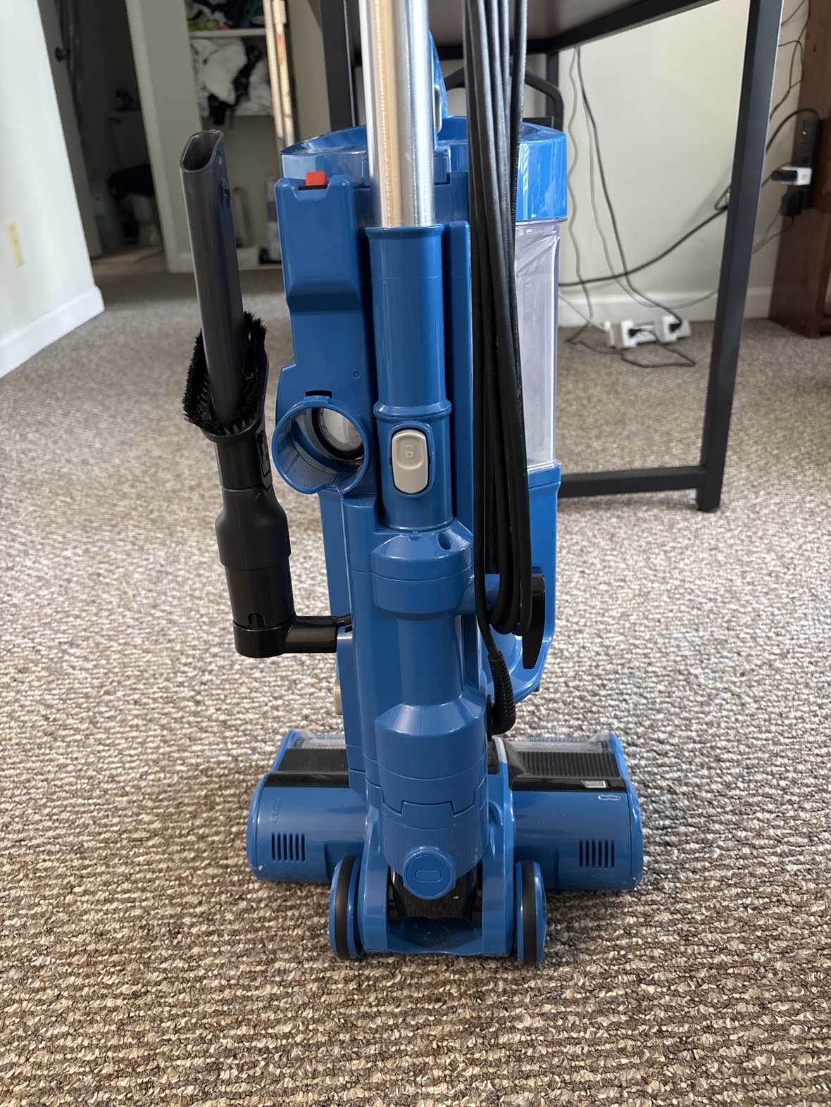 Shark Lift-Away Vacuum (for parts) - photo 2