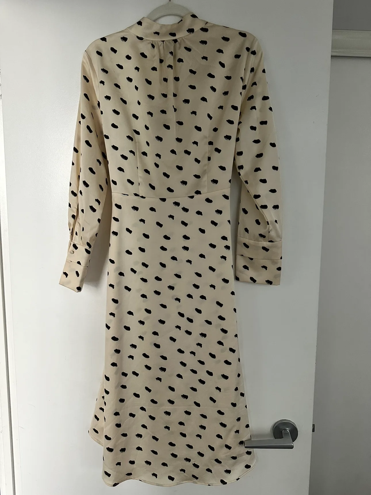 White and Black Polka Dot Dress image indicator(3)