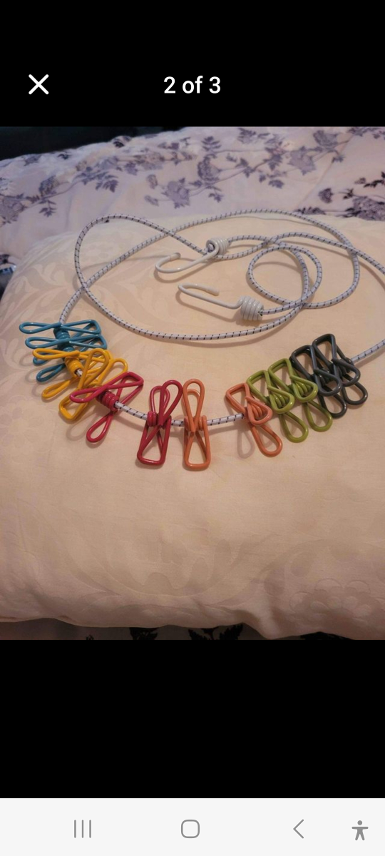 Clothesline with clips
