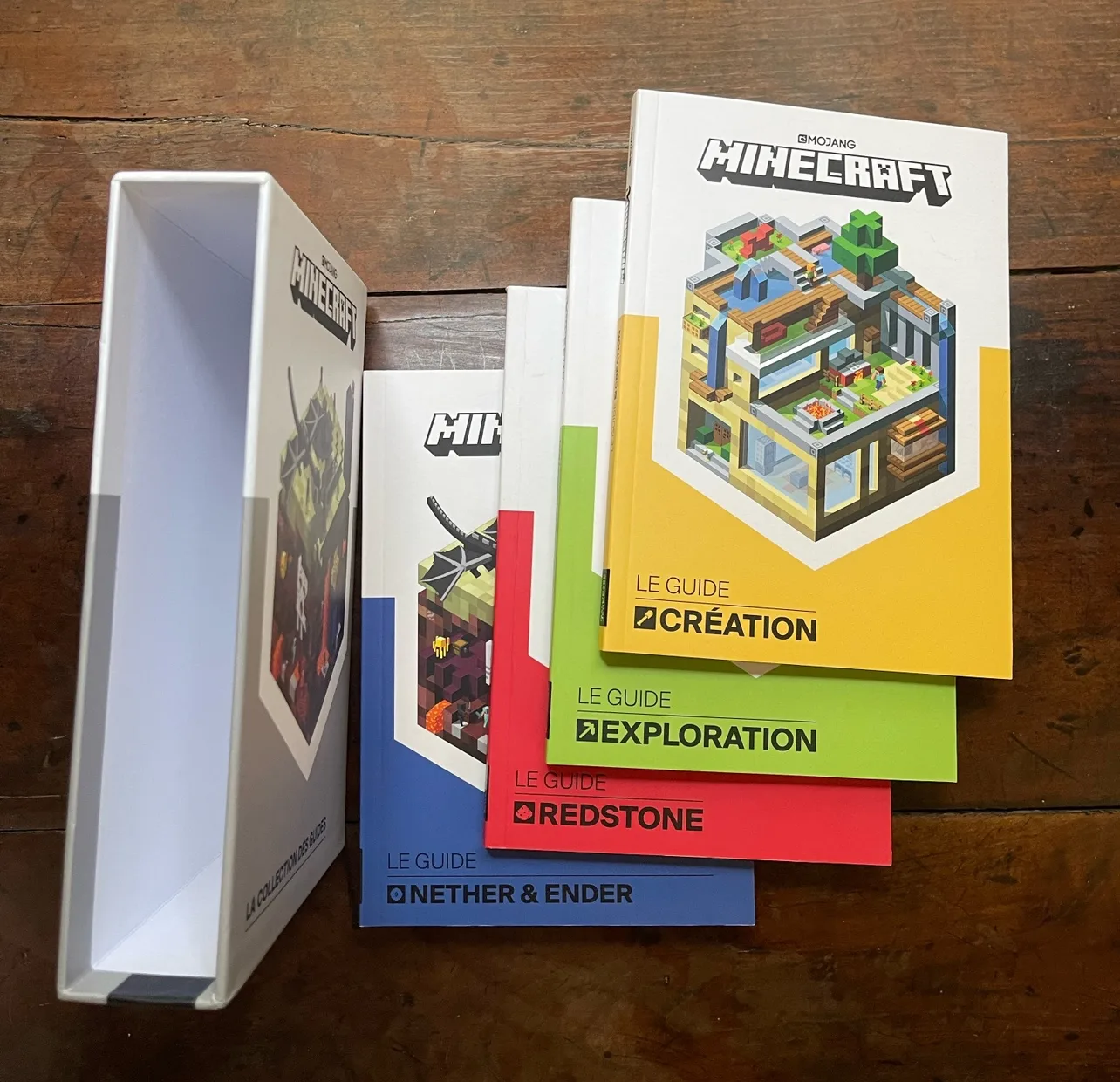 Minecraft guide books French set of 4 thumbnail
