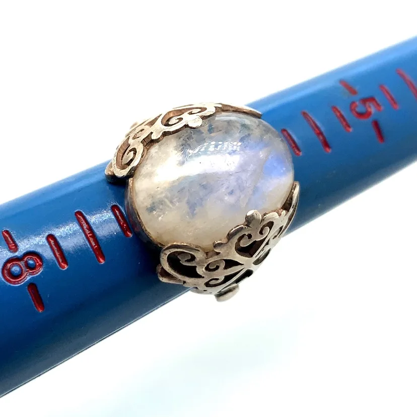 Sterling Silver Moonstone Cocktail Ring image indicator(3)