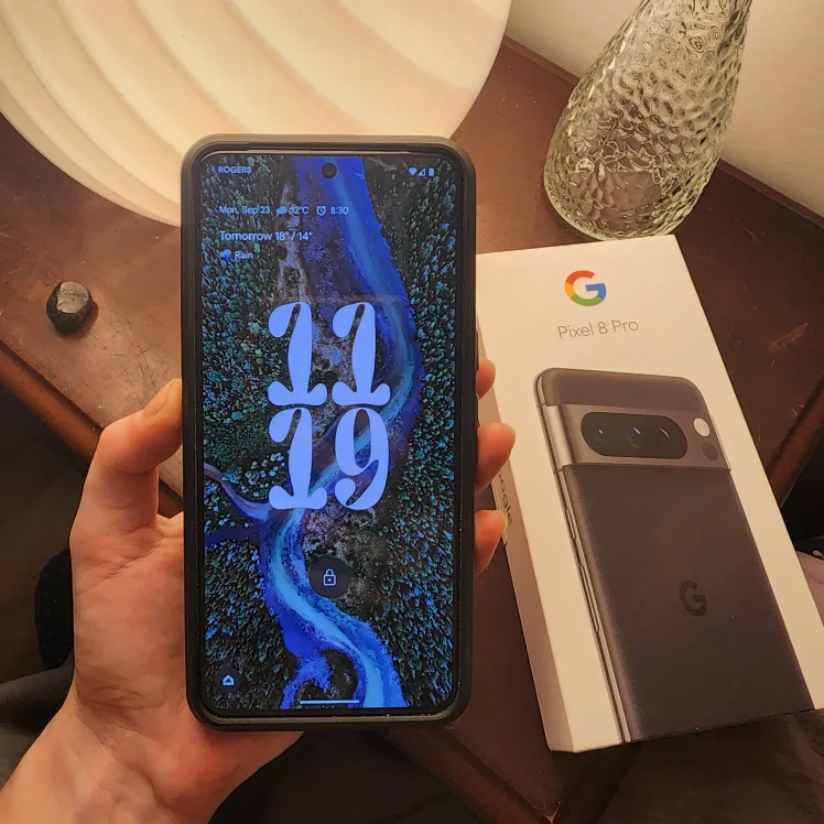 Unlocked Google Pixel 8 Pro (+case) thumbnail