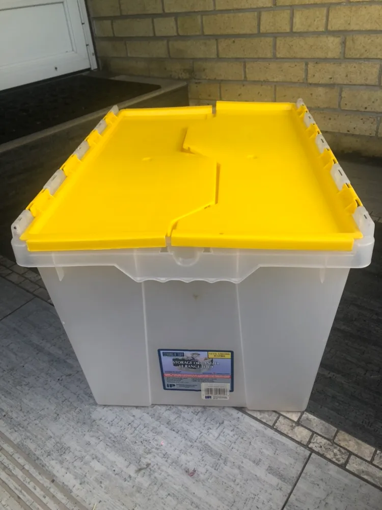 Large Igloo Cooler and 3 storage containers image indicator(7)