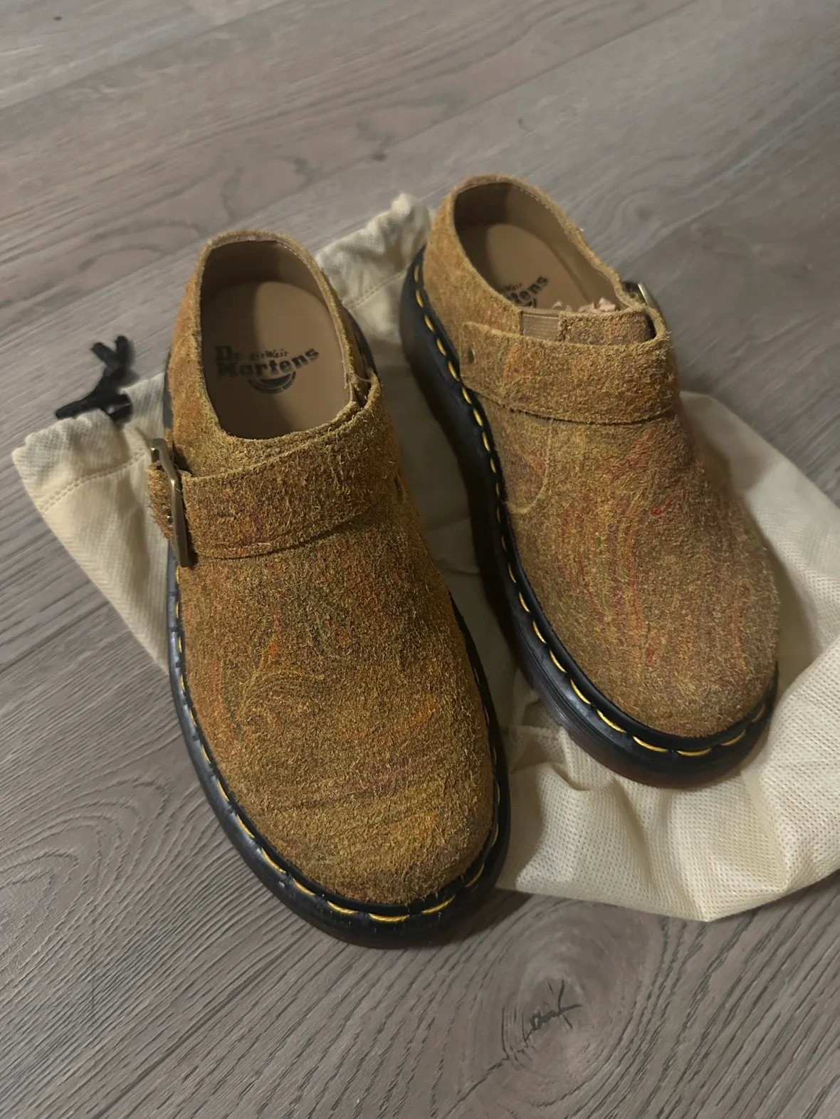 Dr Martens Clogs image indicator(3)