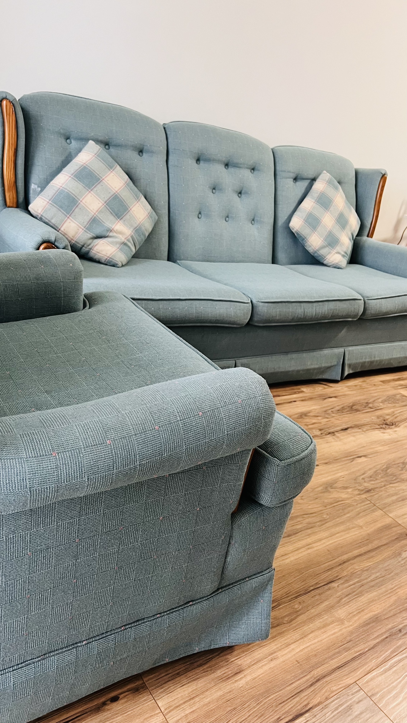 3+1 sofa. 1 seater works like a rocking chair.
