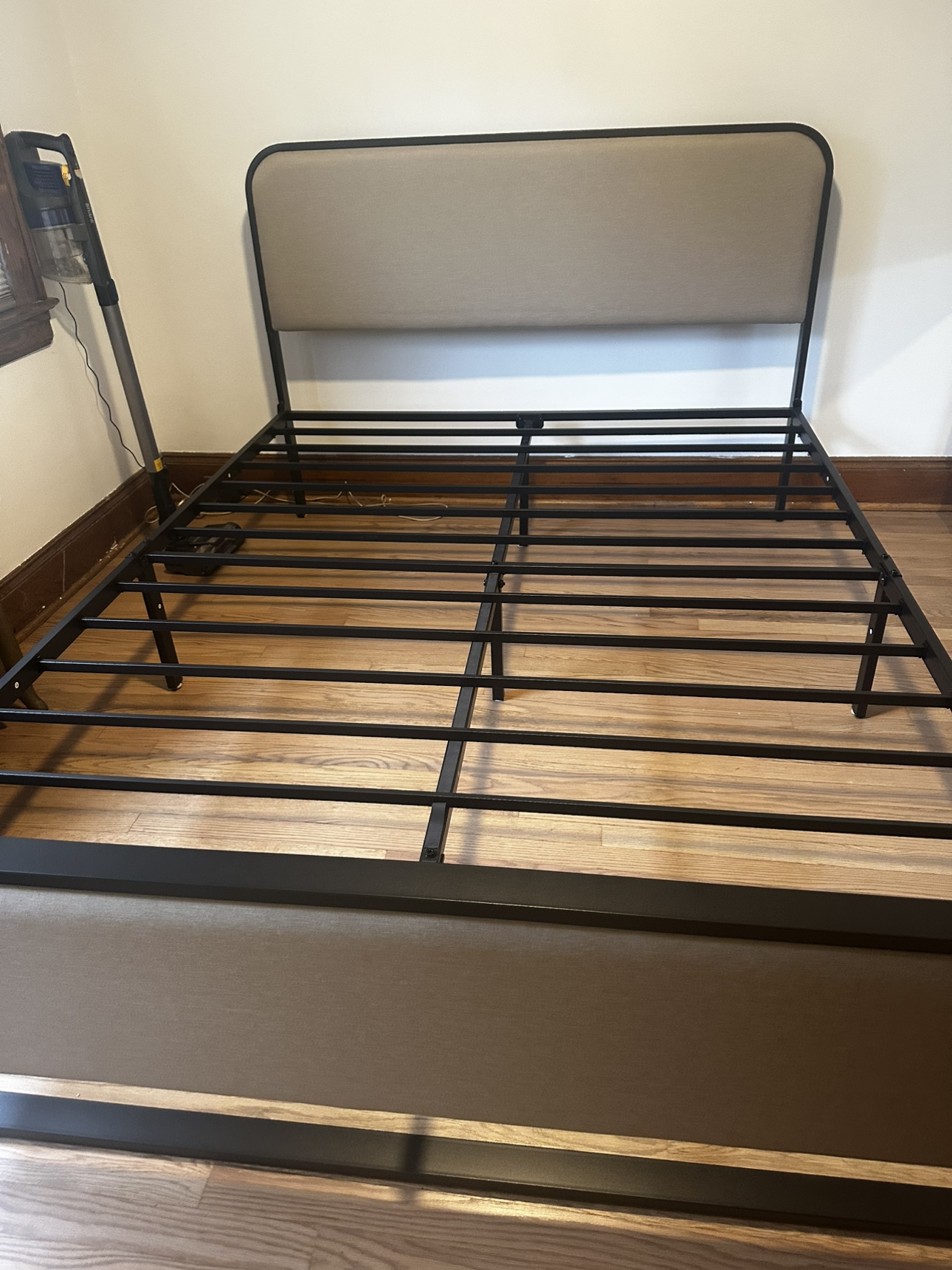 Queen Size Metal Bed Frame - photo 4