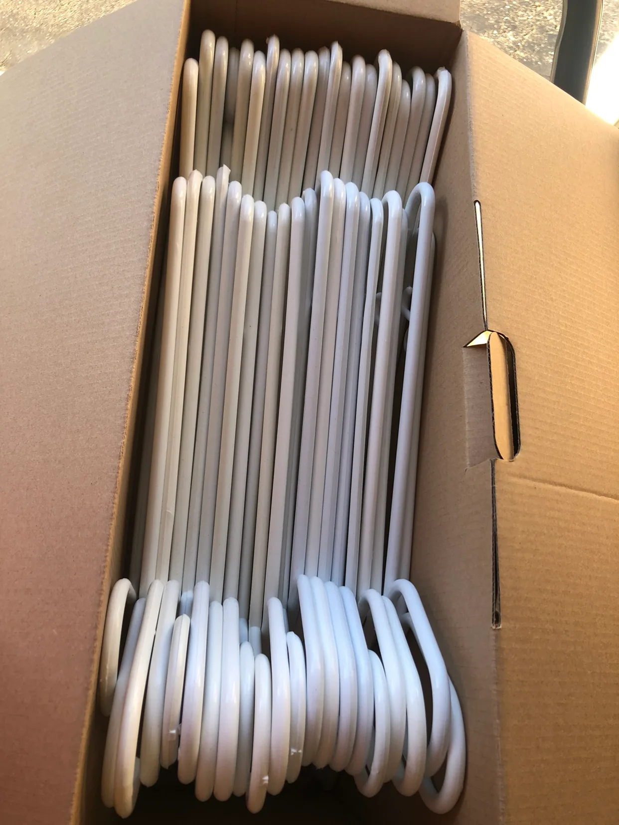 🧡 White Plastic Hangers image indicator(2)