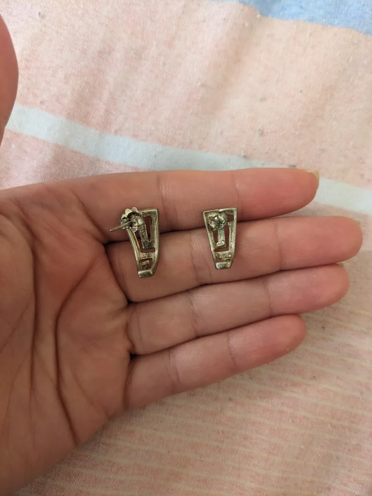 Silver Tone Earrings image indicator(2)