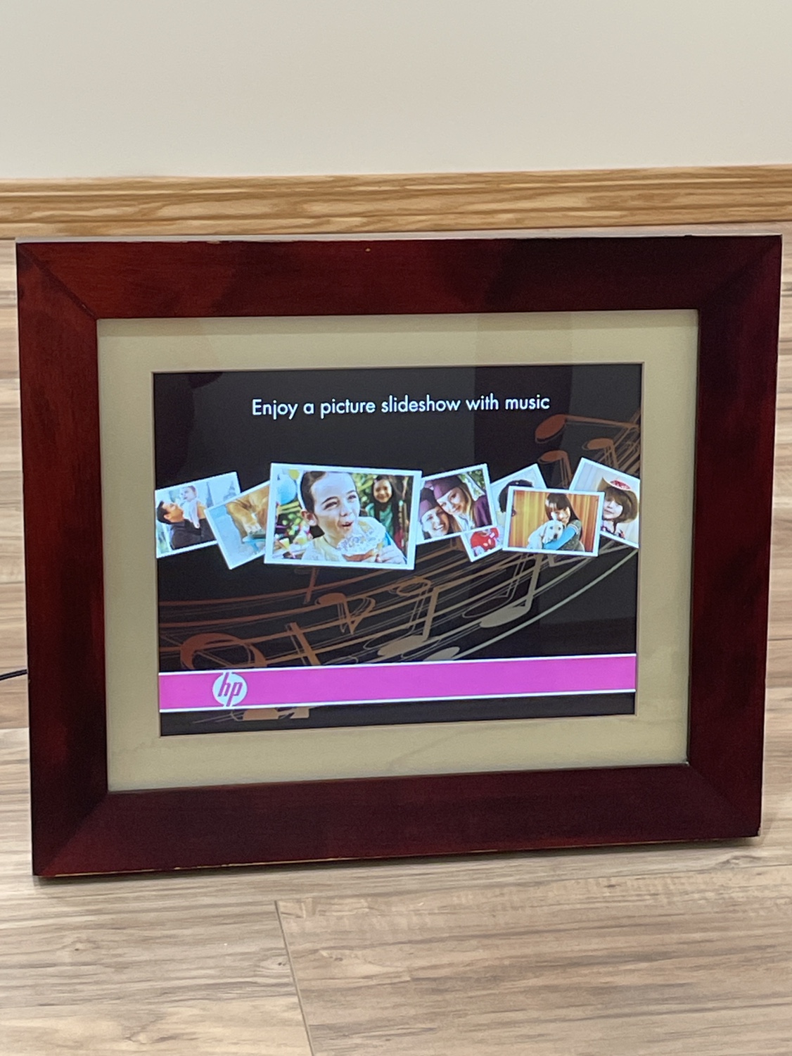 HP Digital Photo Frame BUILT IN SPEAKER EDITION! $80 obo